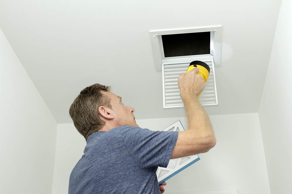 air-duct-cleaning-by-man